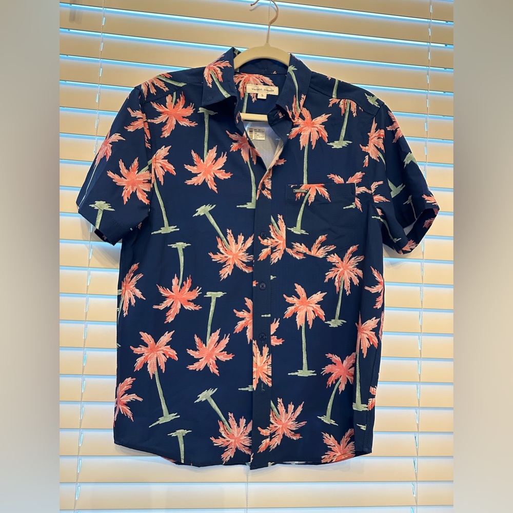 Men’s resort style shirt . Can be used for swimming. Purchased at Sak. Tag on